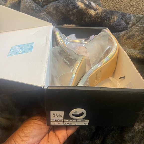 Brand new only worn for a photo shoot!! Fashion Nova in the box!!!! - Picture 2 of 4